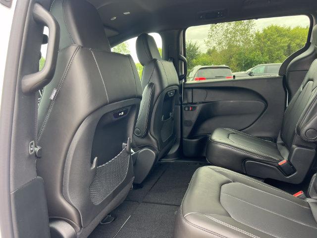 2027 Chrysler Pacifica Select AWD