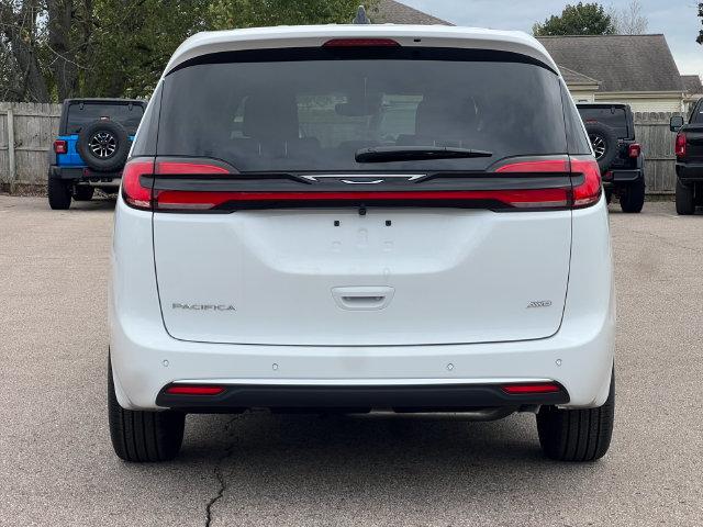 2027 Chrysler Pacifica Select AWD