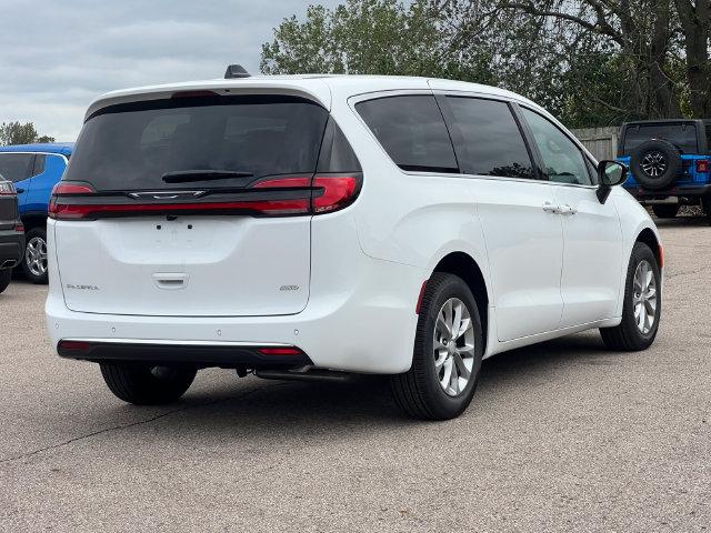 2027 Chrysler Pacifica Select AWD