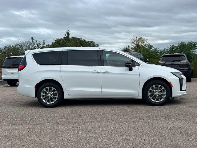 2027 Chrysler Pacifica Select AWD