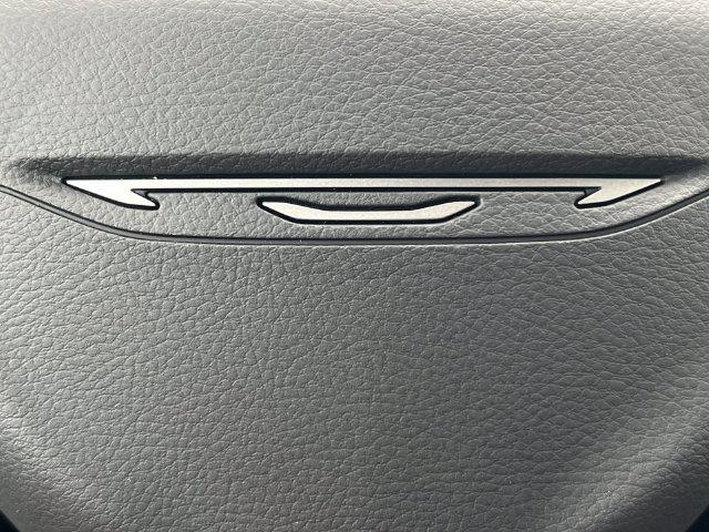 2027 Chrysler Pacifica Select AWD