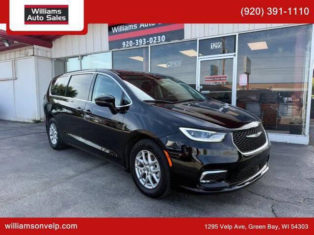 2024 Chrysler Pacifica Touring L for sale in Green Bay, WI