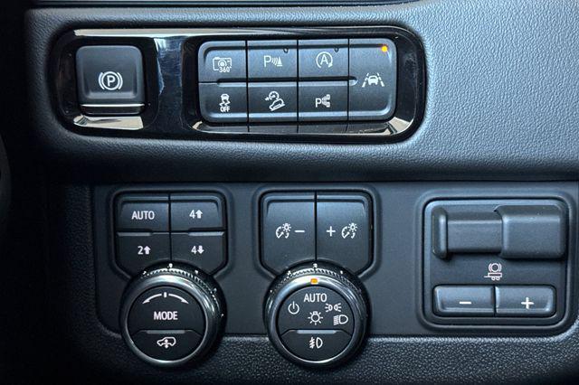 2026 GMC Yukon 4WD AT4