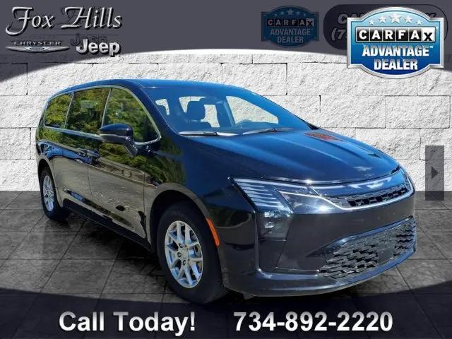 2027 Chrysler Pacifica Select for sale in Plymouth, MI