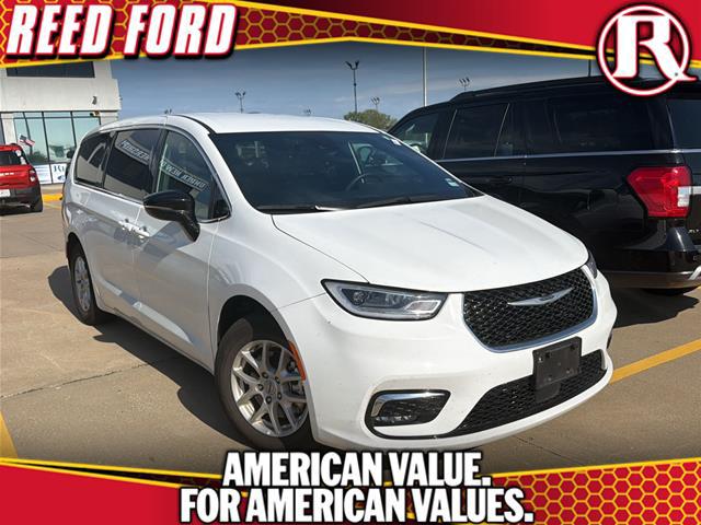 2025 Chrysler Pacifica Select for sale in Harrisonville, MO