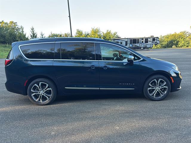 2025 Chrysler Pacifica Pinnacle AWD