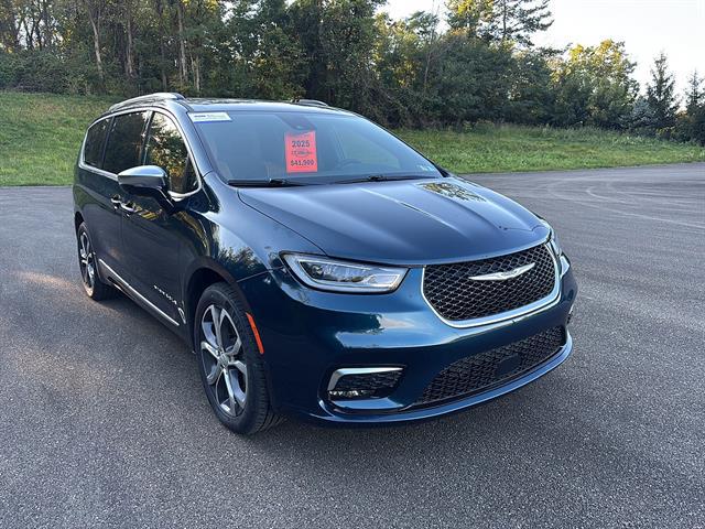 2025 Chrysler Pacifica Pinnacle AWD