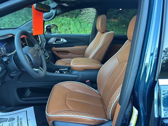 2025 Chrysler Pacifica Pinnacle AWD