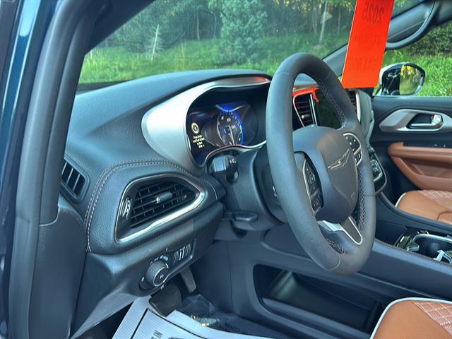 2025 Chrysler Pacifica Pinnacle AWD