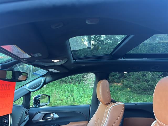 2025 Chrysler Pacifica Pinnacle AWD