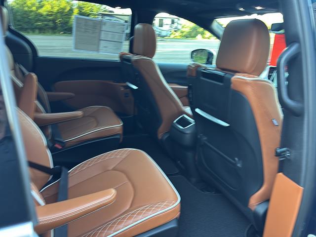 2025 Chrysler Pacifica Pinnacle AWD