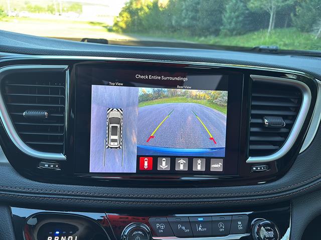 2025 Chrysler Pacifica Pinnacle AWD