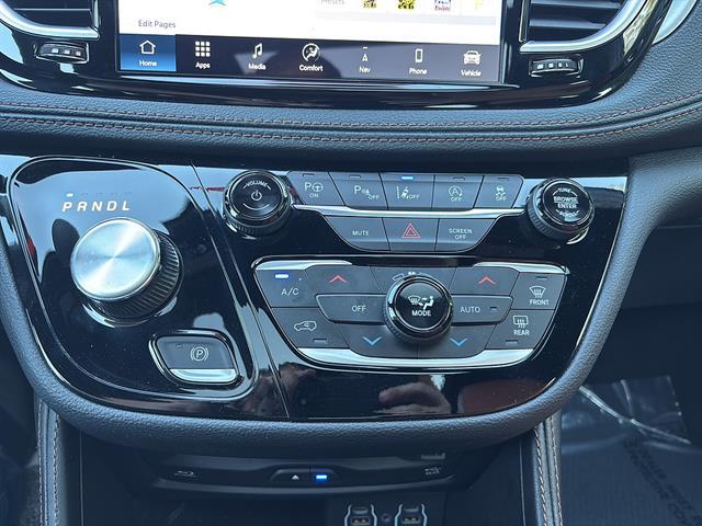2025 Chrysler Pacifica Pinnacle AWD