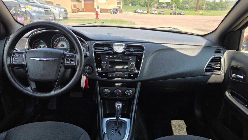 2014 Chrysler 200 LX