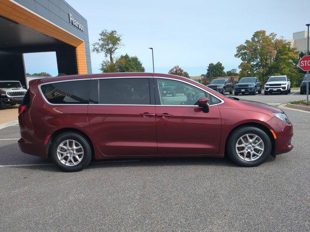 2022 Chrysler Voyager LX