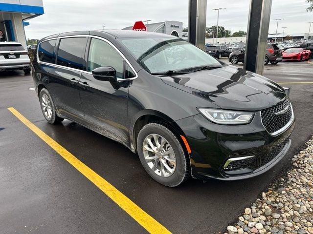 2023 Chrysler Pacifica Touring L AWD for sale in Grand Blanc, MI