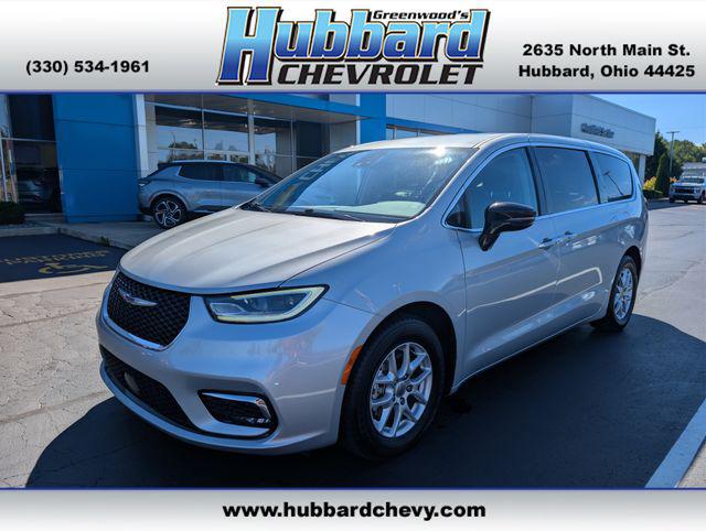 2024 Chrysler Pacifica Touring L for sale in Hubbard, OH