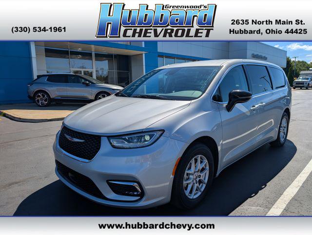 2024 Chrysler Pacifica Touring L for sale in Hubbard, OH