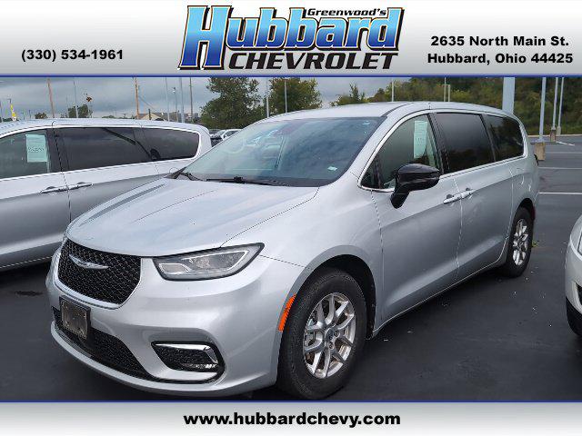 2024 Chrysler Pacifica Touring L for sale in Hubbard, OH