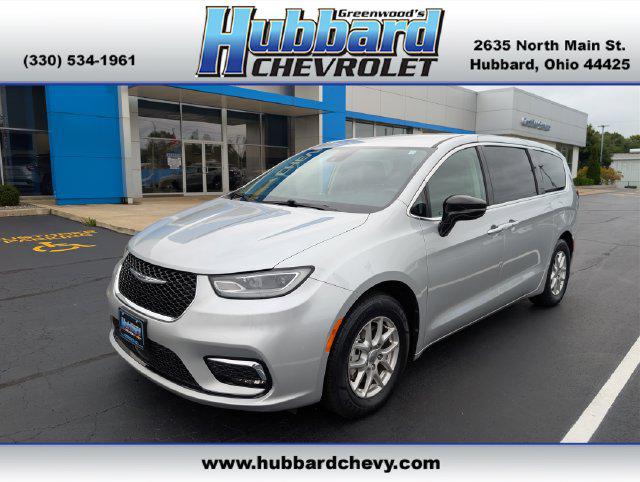 2024 Chrysler Pacifica Touring L for sale in Hubbard, OH