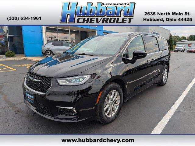 2024 Chrysler Pacifica Touring L for sale in Hubbard, OH
