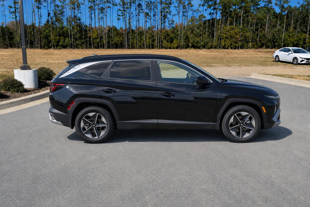 New 2026 Phantom Black HYUNDAI SEL Plus FWD image 4
