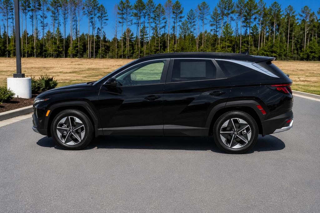 New 2026 Phantom Black HYUNDAI SEL Plus FWD image 10