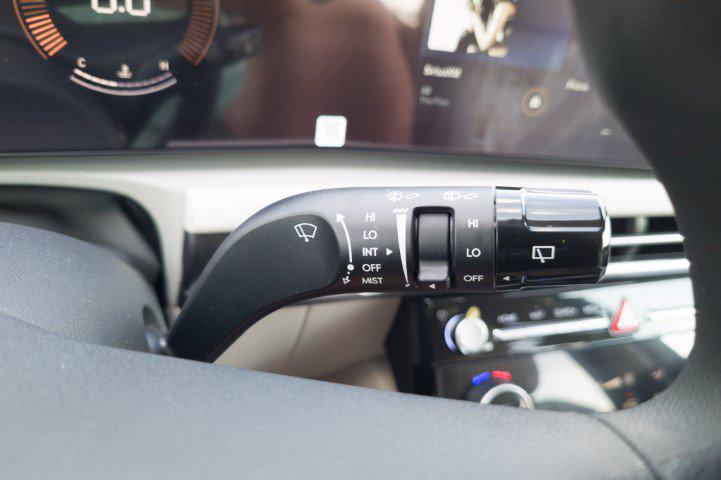 New 2026 Phantom Black HYUNDAI SEL Plus FWD image 28
