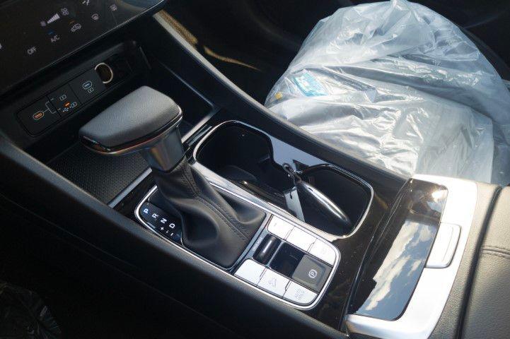 New 2026 White Pearl HYUNDAI SEL Plus FWD image 24