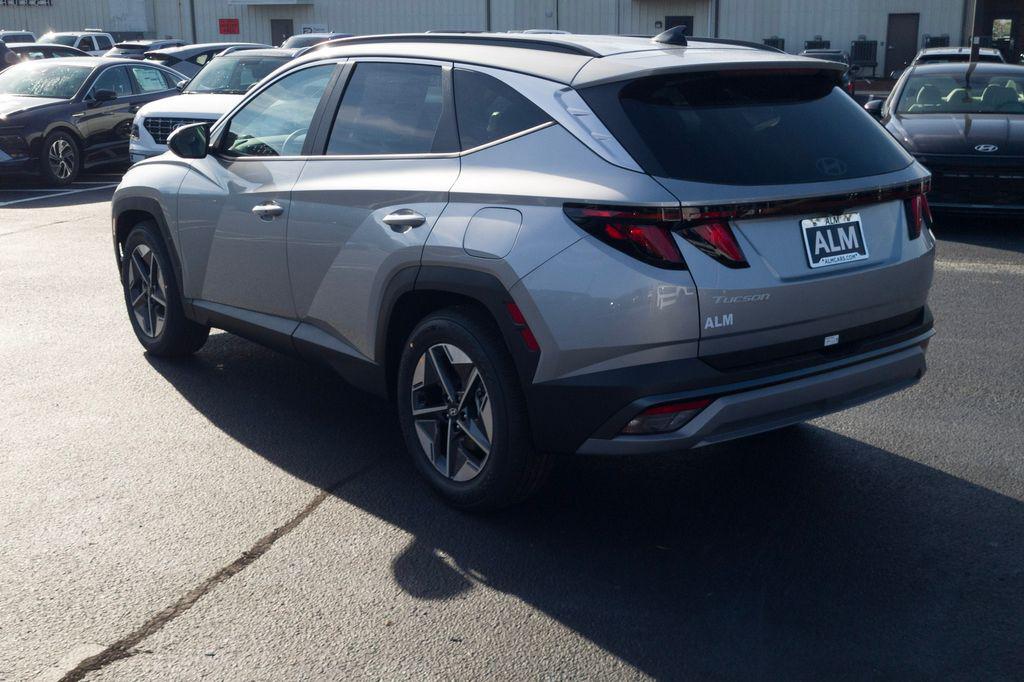 New 2026 Shimmering Silver HYUNDAI SEL Plus FWD image 9