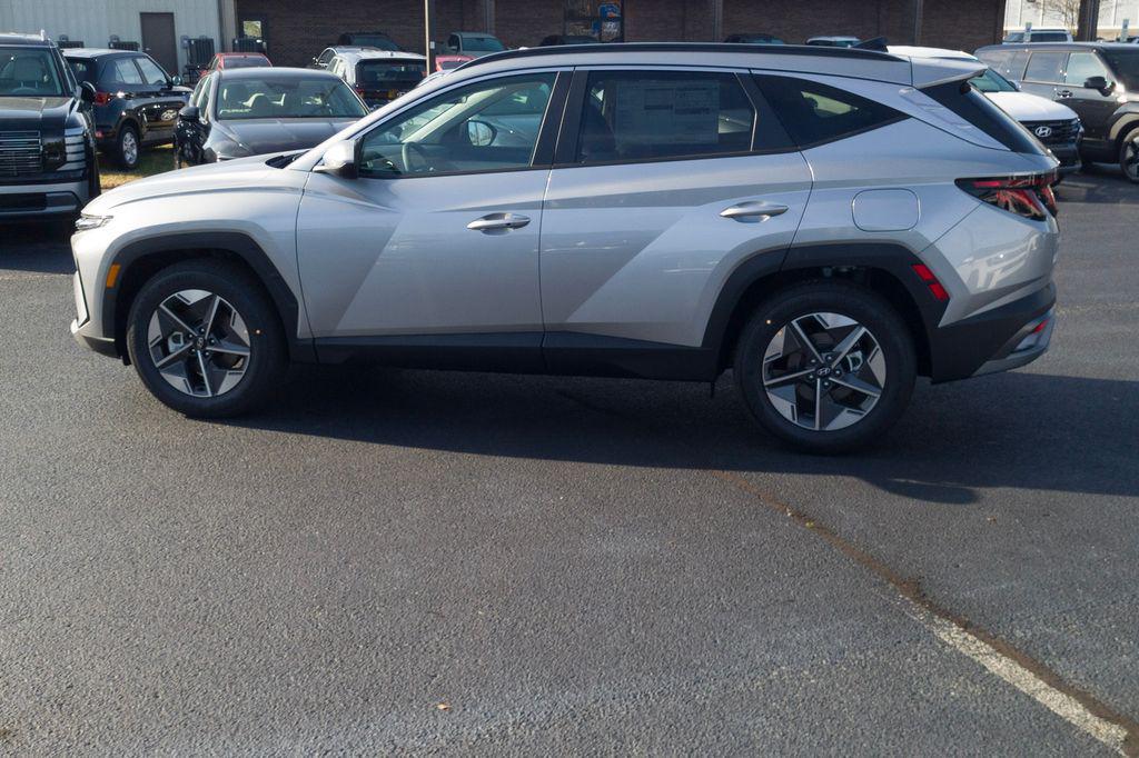 New 2026 Shimmering Silver HYUNDAI SEL Plus FWD image 10