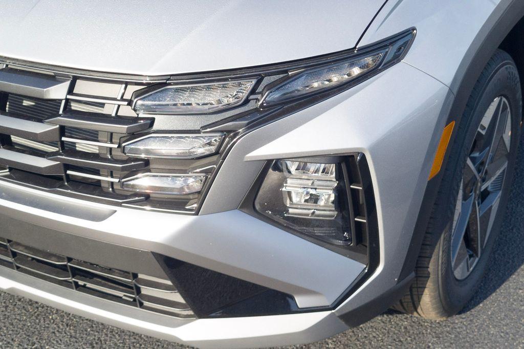New 2026 Shimmering Silver HYUNDAI SEL Plus FWD image 11