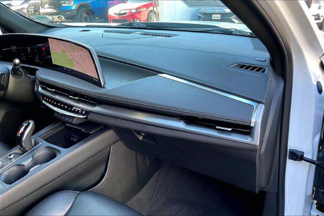 2024 Cadillac XT4 FWD Premium Luxury