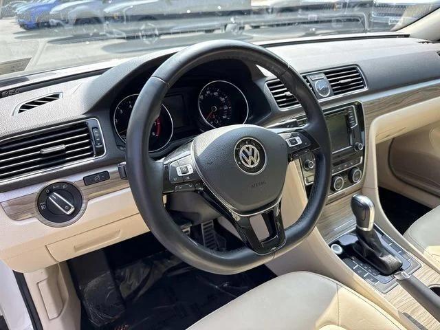 2017 Volkswagen Passat 1.8T SEL Premium 2017 Volkswagen Passat 1.8T SEL Premium