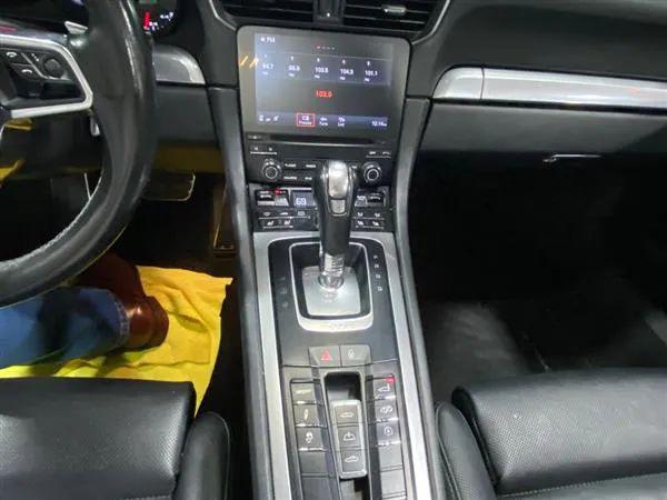 2018 Porsche 911 Carrera