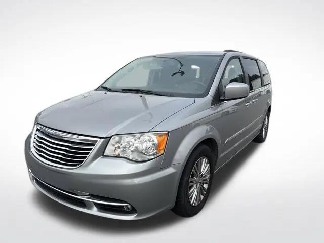 2016 Chrysler Town & Country Touring-L for sale in Radcliff, KY