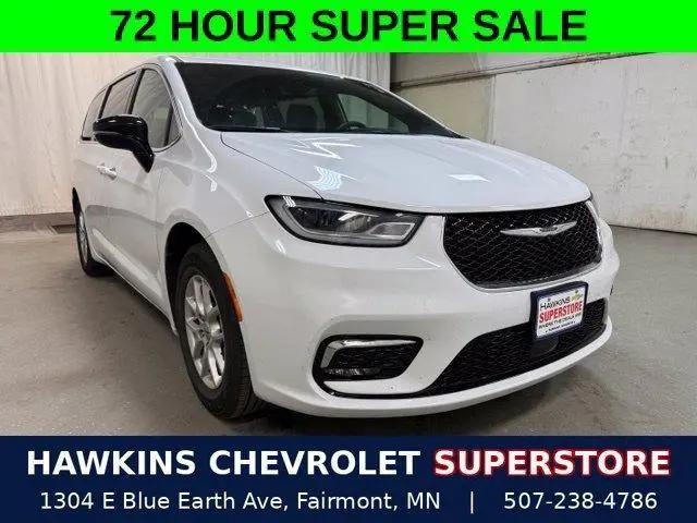2025 Chrysler Pacifica Select for sale in Fairmont, MN