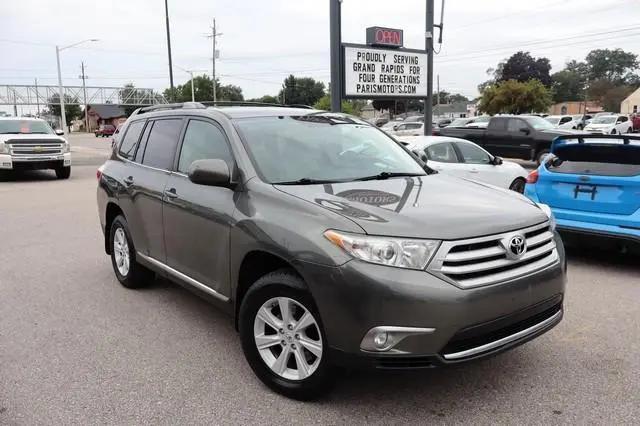 2012 Toyota Highlander SE V6 for sale in Grand Rapids, MI