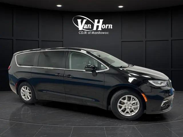 2024 Chrysler Pacifica Touring L for sale in Manitowoc, WI