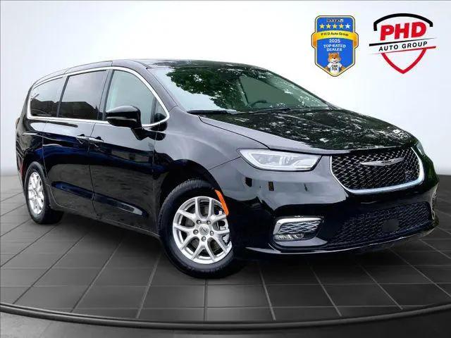 2024 Chrysler Pacifica Touring L for sale in ELYRIA, OH
