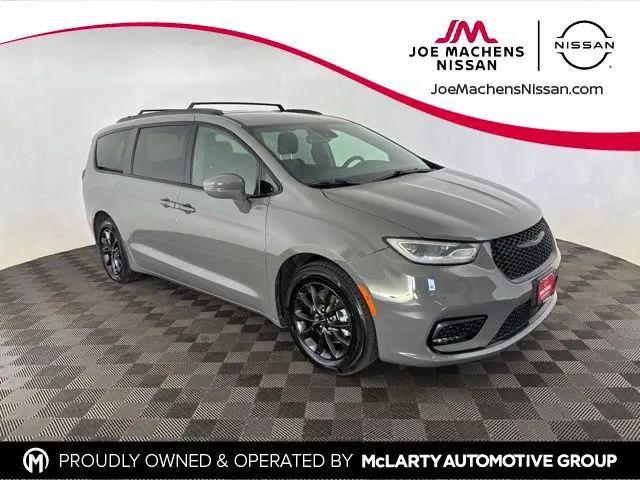 2021 Chrysler Pacifica Touring for sale in Columbia, MO