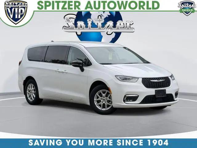 2024 Chrysler Pacifica Touring L for sale in North Jackson, OH