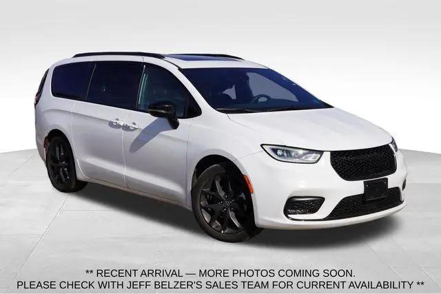 2026 Chrysler Pacifica Limited for sale in Roseville, MN