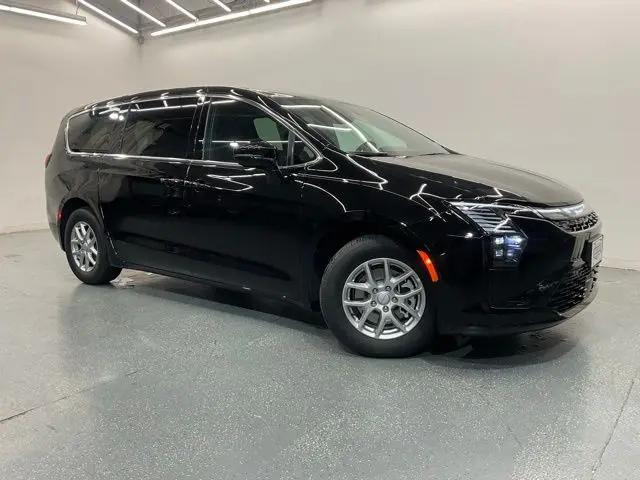 2027 Chrysler Pacifica Select for sale in Middlesboro, KY