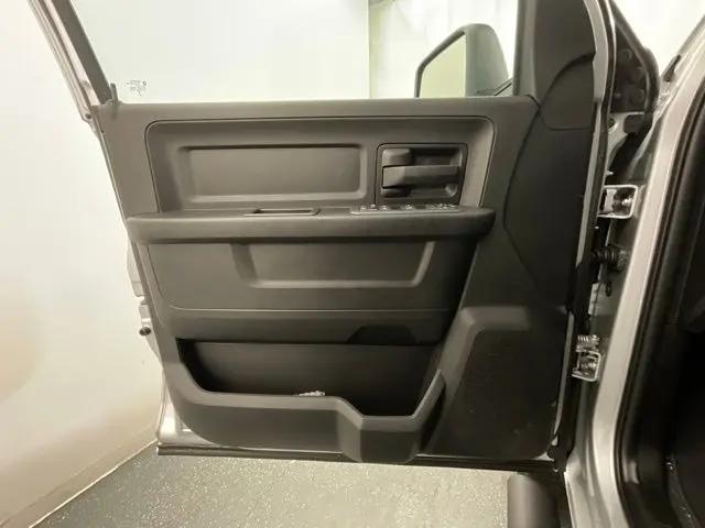 2026 Ram 2500 Black Express Crew Cab 4x4 64 Box