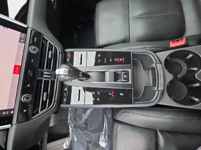 2023 Porsche Macan T