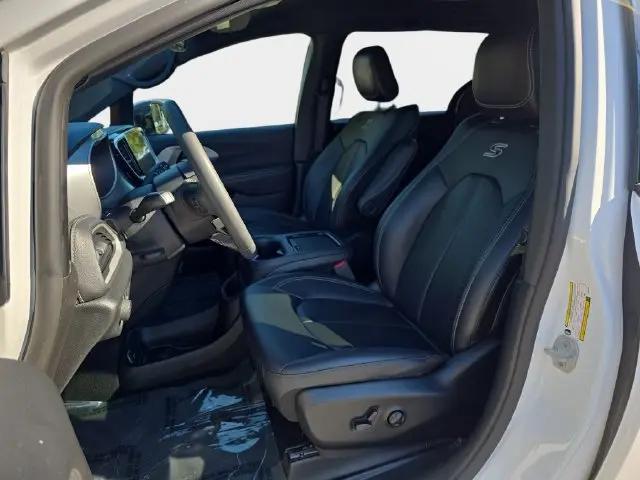2024 Chrysler Pacifica Hybrid S Appearance Pkg