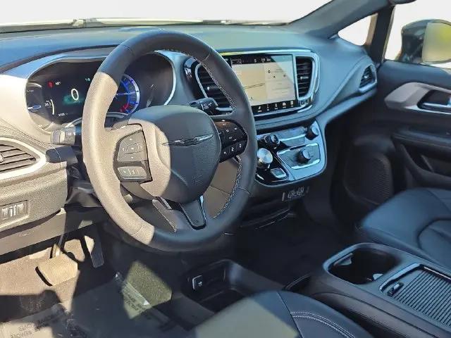 2024 Chrysler Pacifica Hybrid S Appearance Pkg