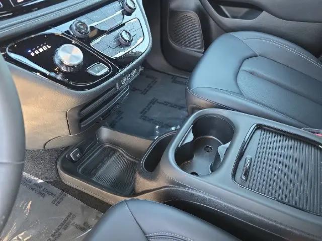2024 Chrysler Pacifica Hybrid S Appearance Pkg