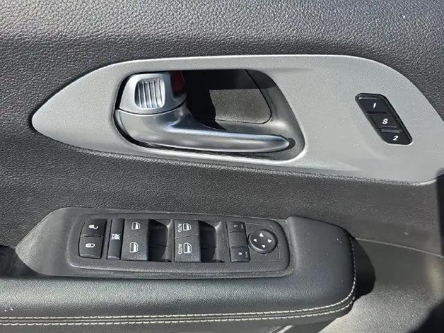2024 Chrysler Pacifica Hybrid S Appearance Pkg